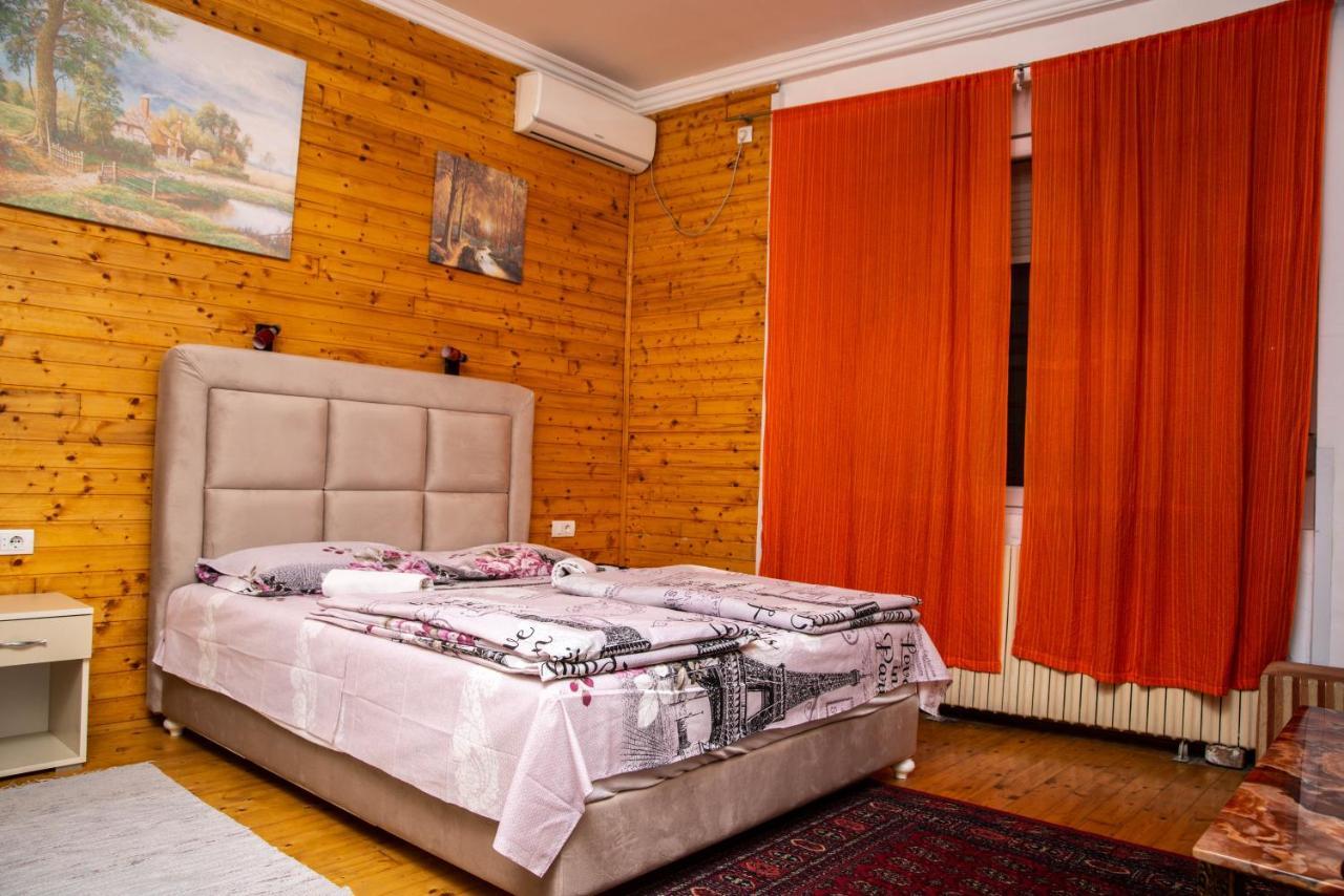 Sobe Sa Sopstvenim Kupatilom Private Rooms Bathroom In Center Novi Sad Exteriör bild