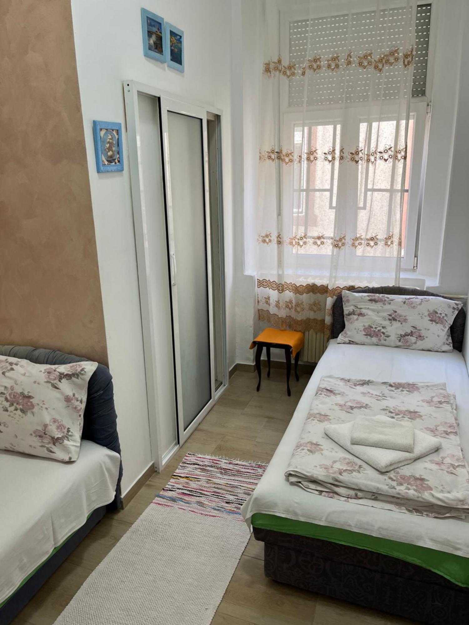 Sobe Sa Sopstvenim Kupatilom Private Rooms Bathroom In Center Novi Sad Exteriör bild