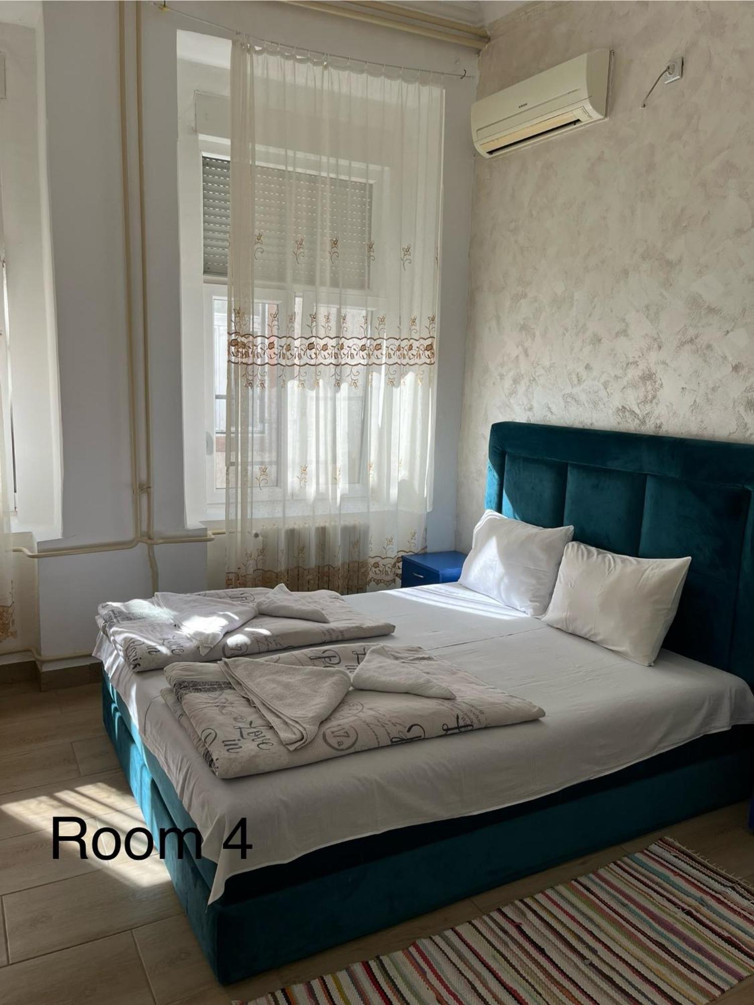 Sobe Sa Sopstvenim Kupatilom Private Rooms Bathroom In Center Novi Sad Exteriör bild
