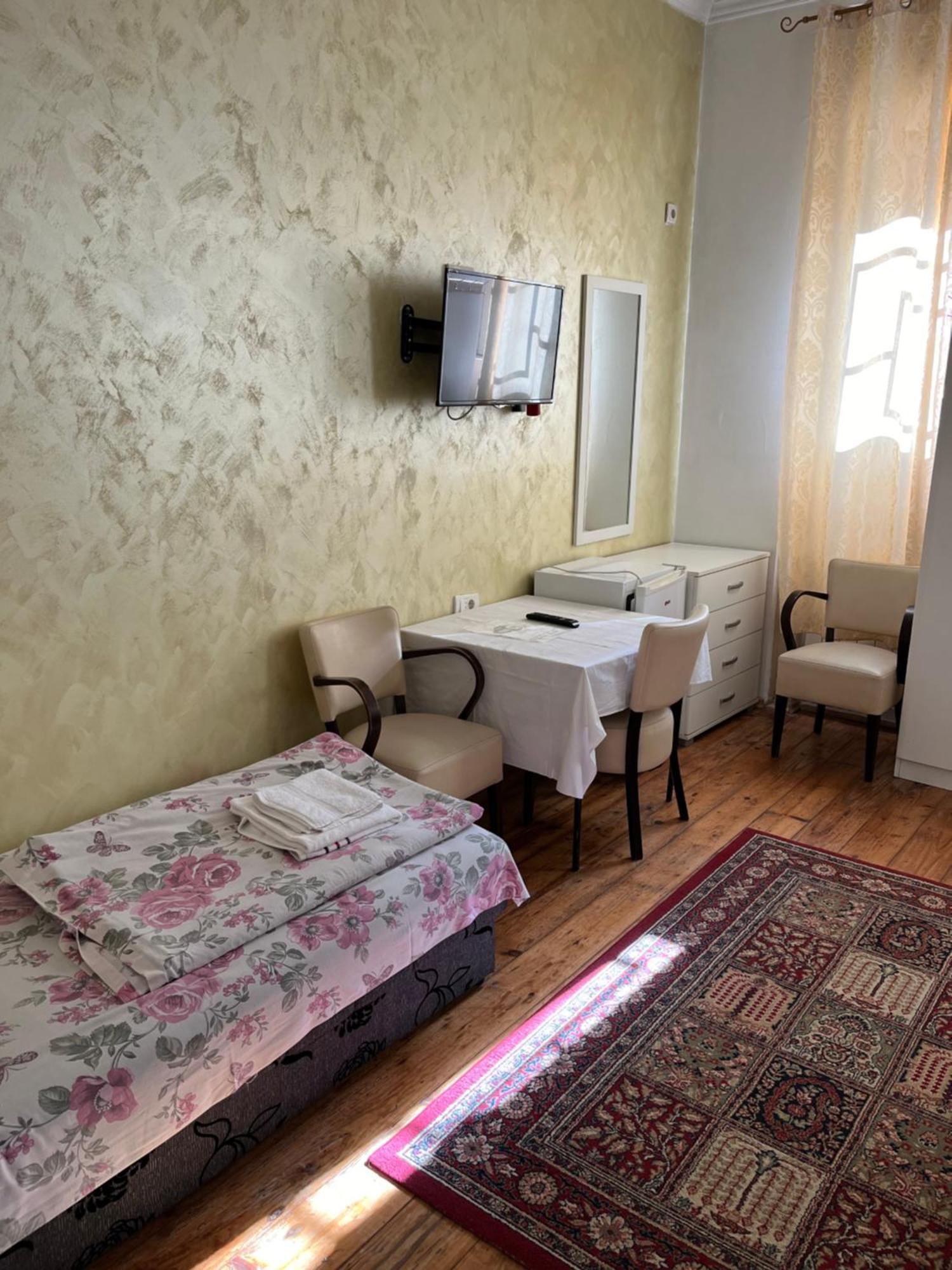 Sobe Sa Sopstvenim Kupatilom Private Rooms Bathroom In Center Novi Sad Exteriör bild