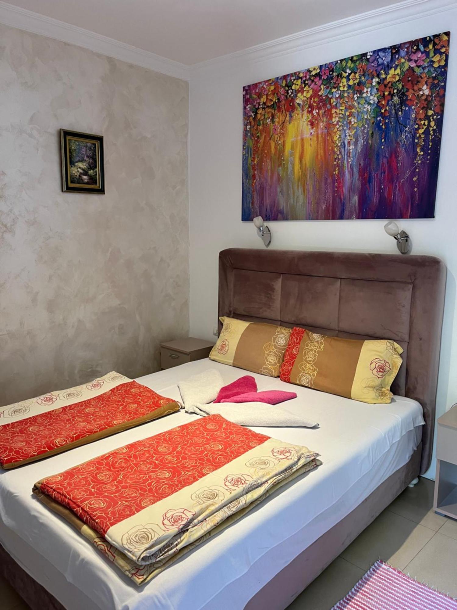 Sobe Sa Sopstvenim Kupatilom Private Rooms Bathroom In Center Novi Sad Exteriör bild