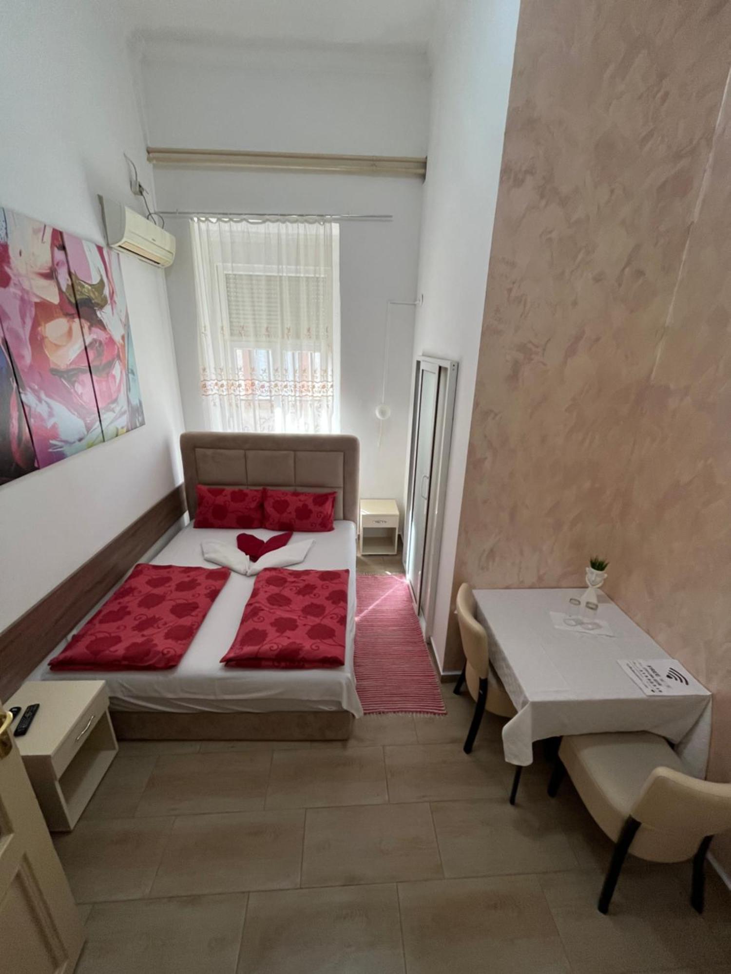 Sobe Sa Sopstvenim Kupatilom Private Rooms Bathroom In Center Novi Sad Exteriör bild