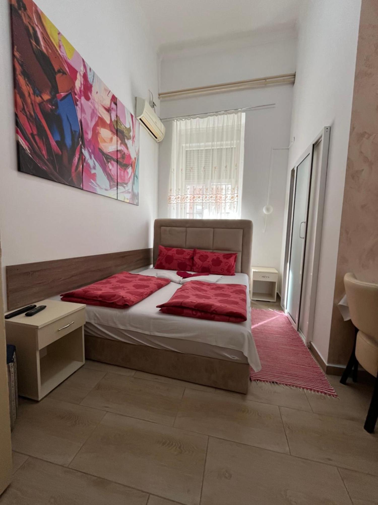 Sobe Sa Sopstvenim Kupatilom Private Rooms Bathroom In Center Novi Sad Exteriör bild
