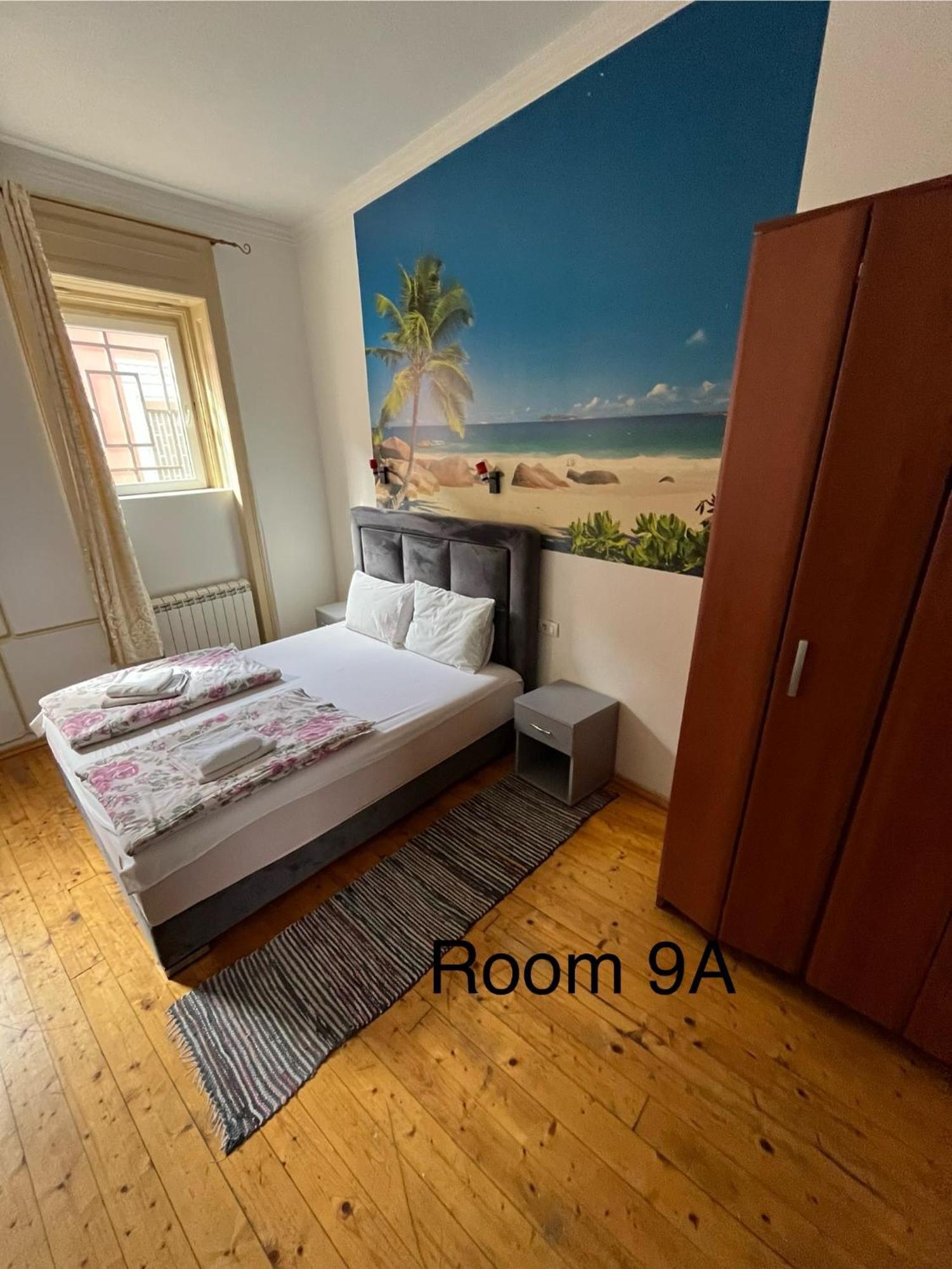 Sobe Sa Sopstvenim Kupatilom Private Rooms Bathroom In Center Novi Sad Exteriör bild
