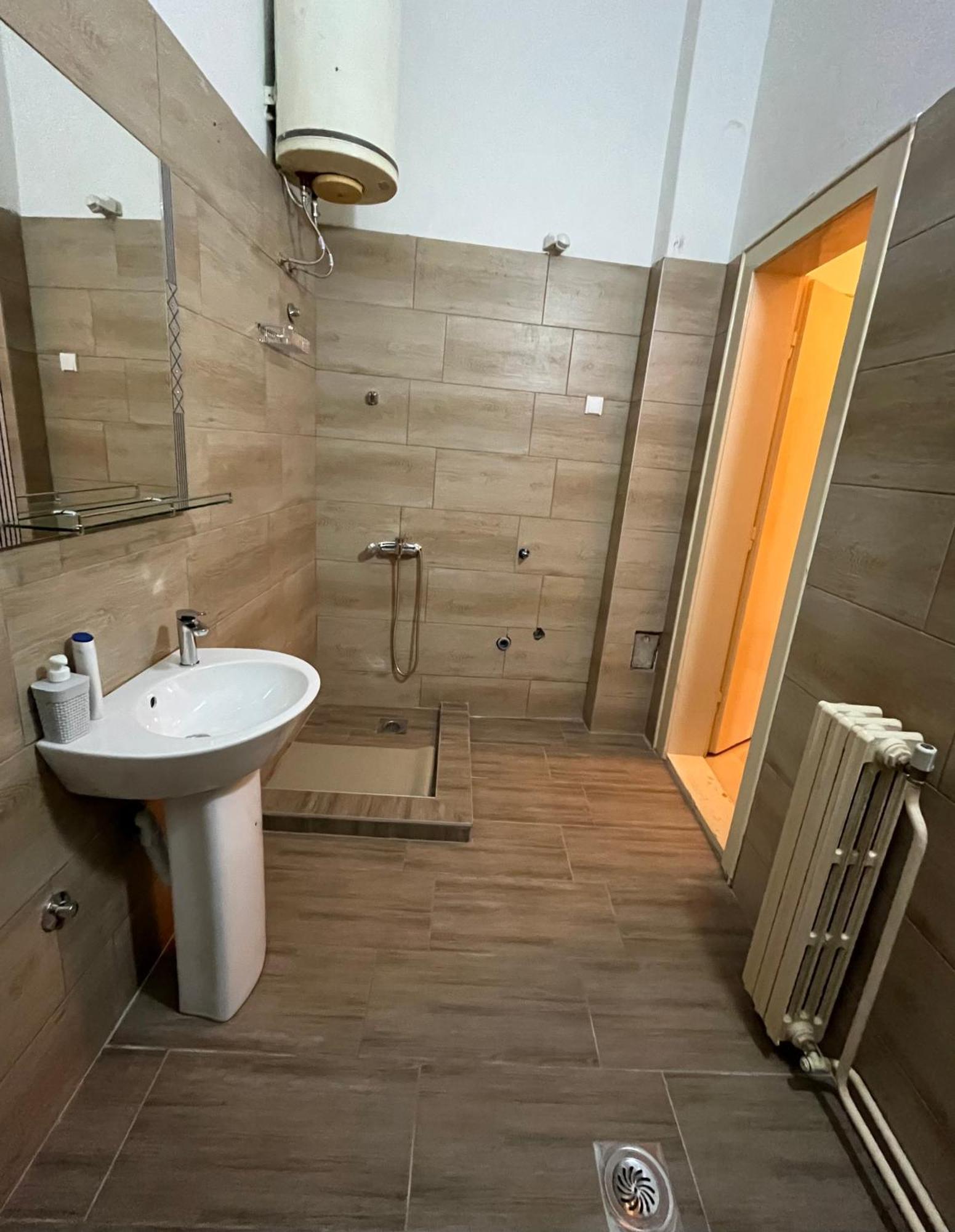 Sobe Sa Sopstvenim Kupatilom Private Rooms Bathroom In Center Novi Sad Exteriör bild